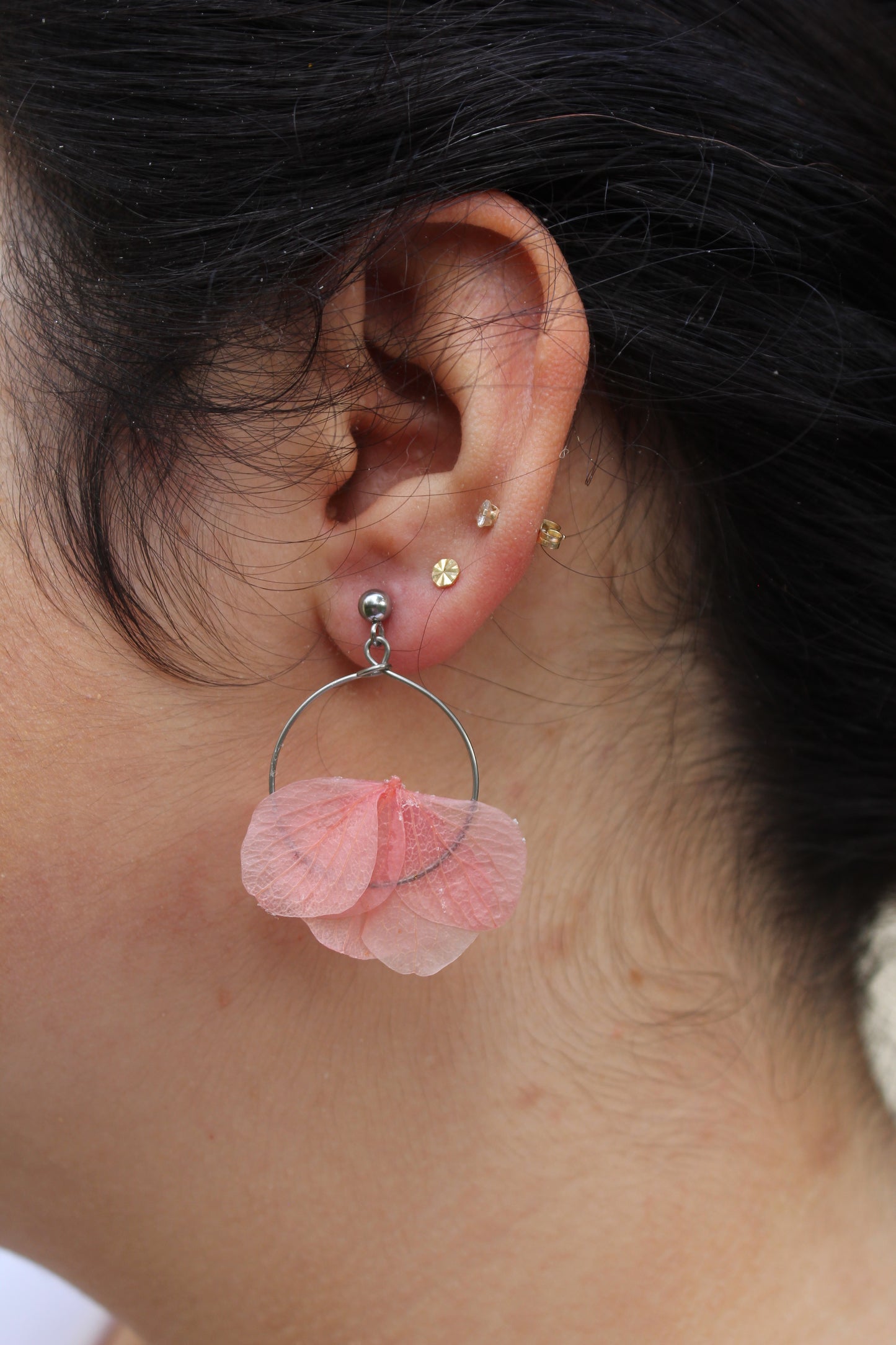 BOUCLES D'OREILLES LANA / fleurs roses, dorées ou argentées