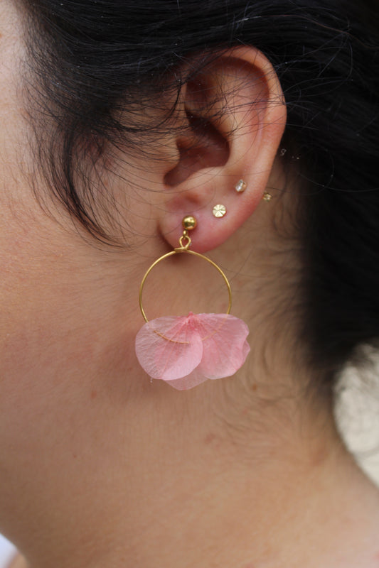 BOUCLES D'OREILLES LANA / fleurs roses, dorées ou argentées